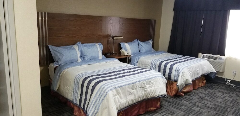 Фото Baymont by Wyndham Montreal Airport