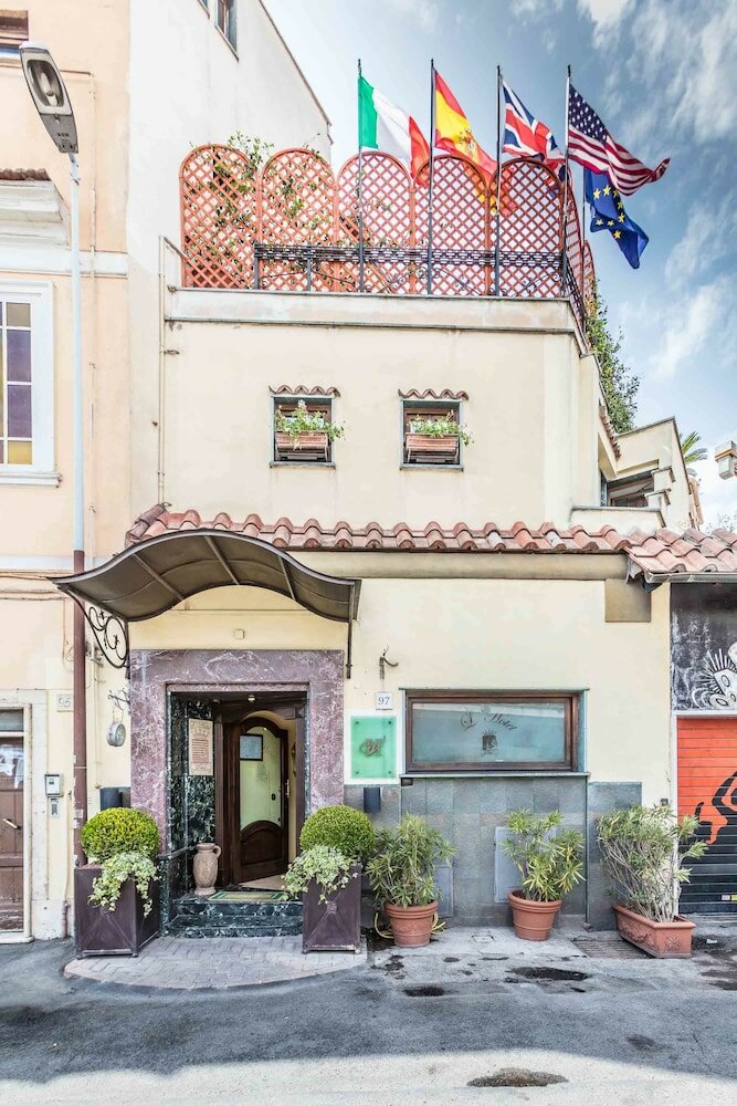 Фото отеля 1