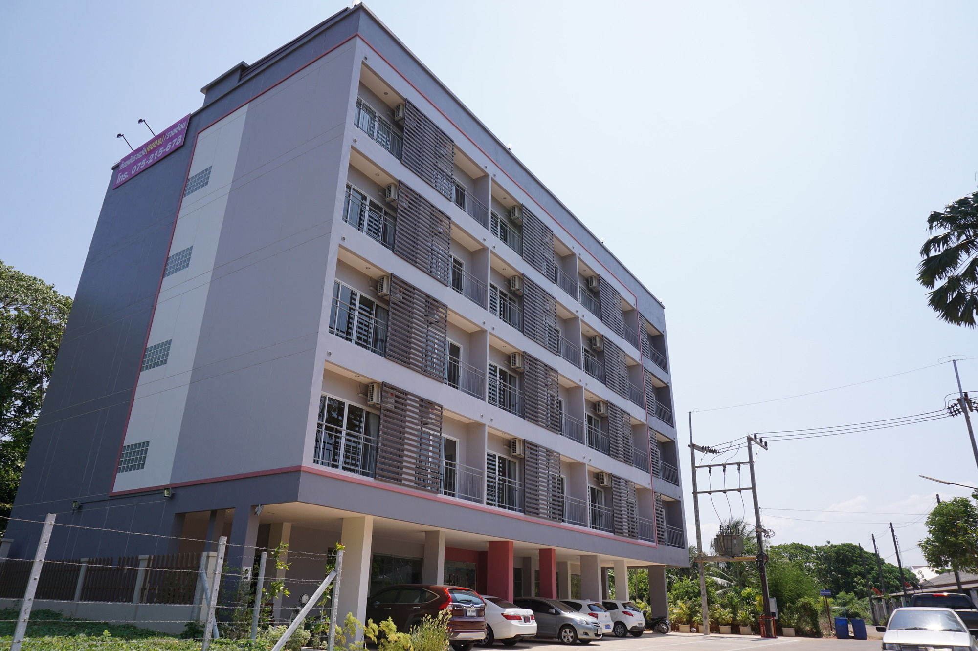 Фото Chompu Nakarin Apartment