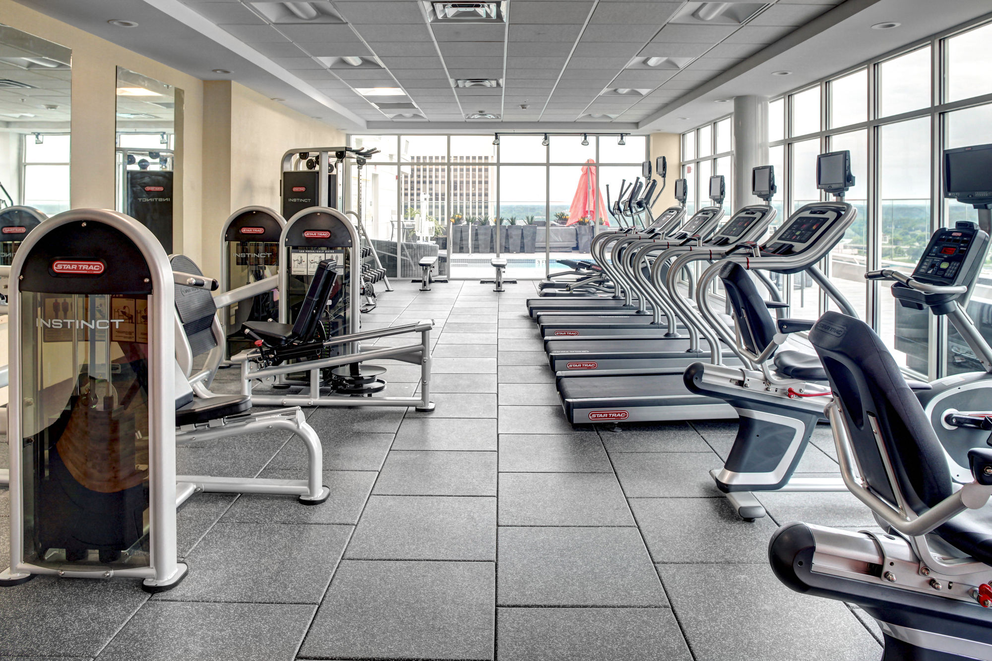 Фото Hampton Inn & Suites Richmond - Downtown