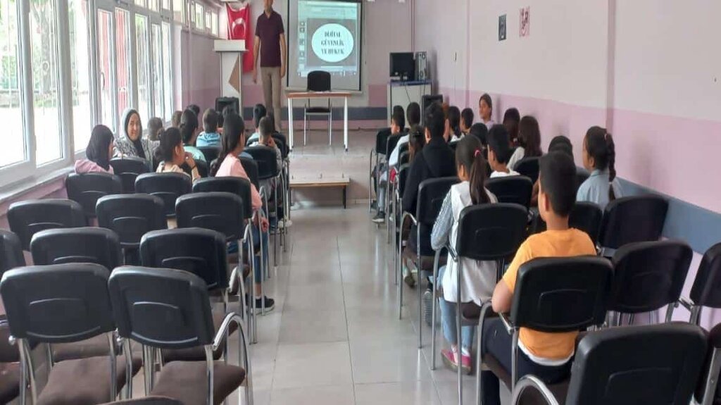 School Asikpasa Imam-Hatip Secondary School, Kirsehir, photo