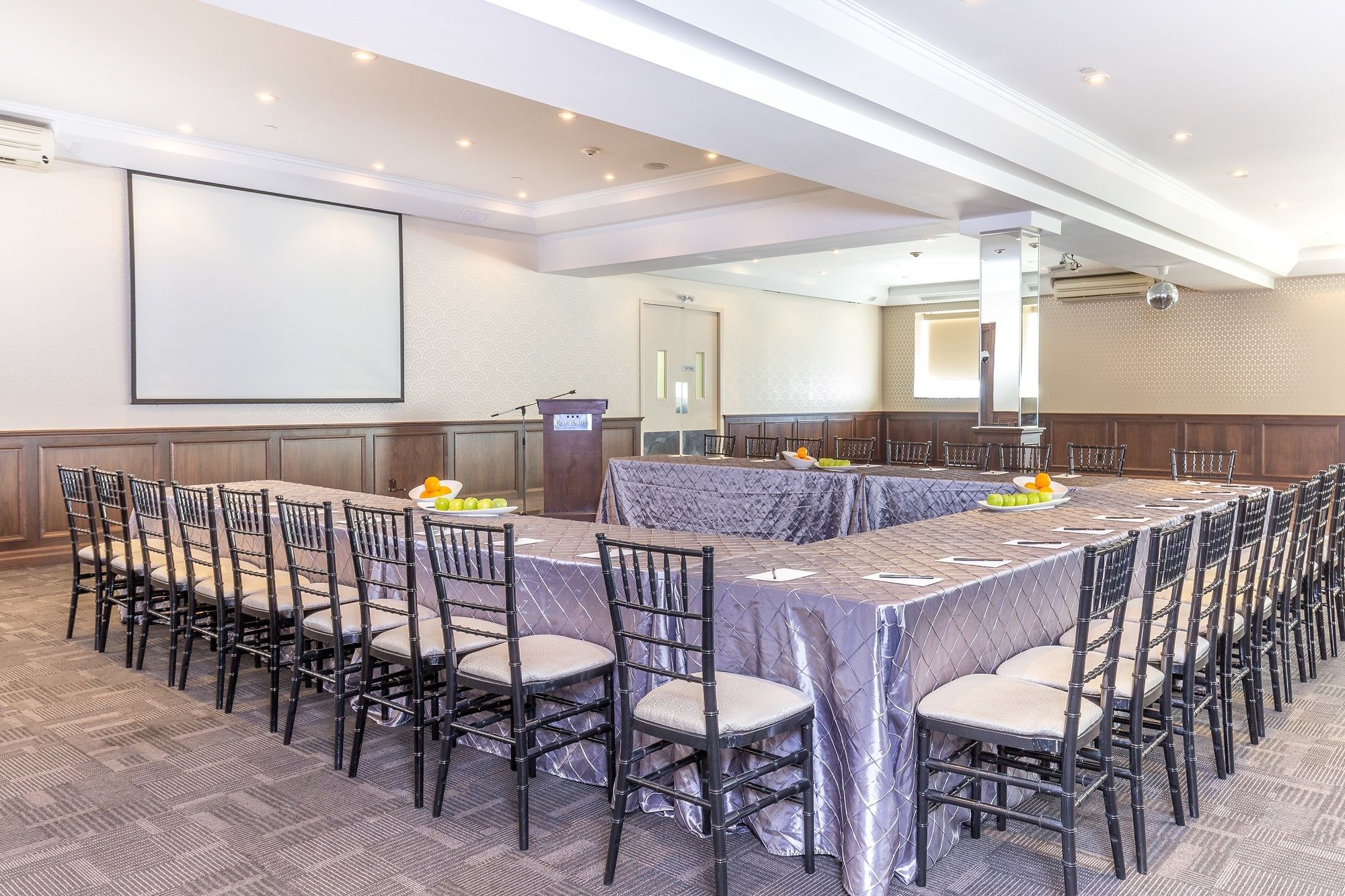 Фото Retro Suites Hotel