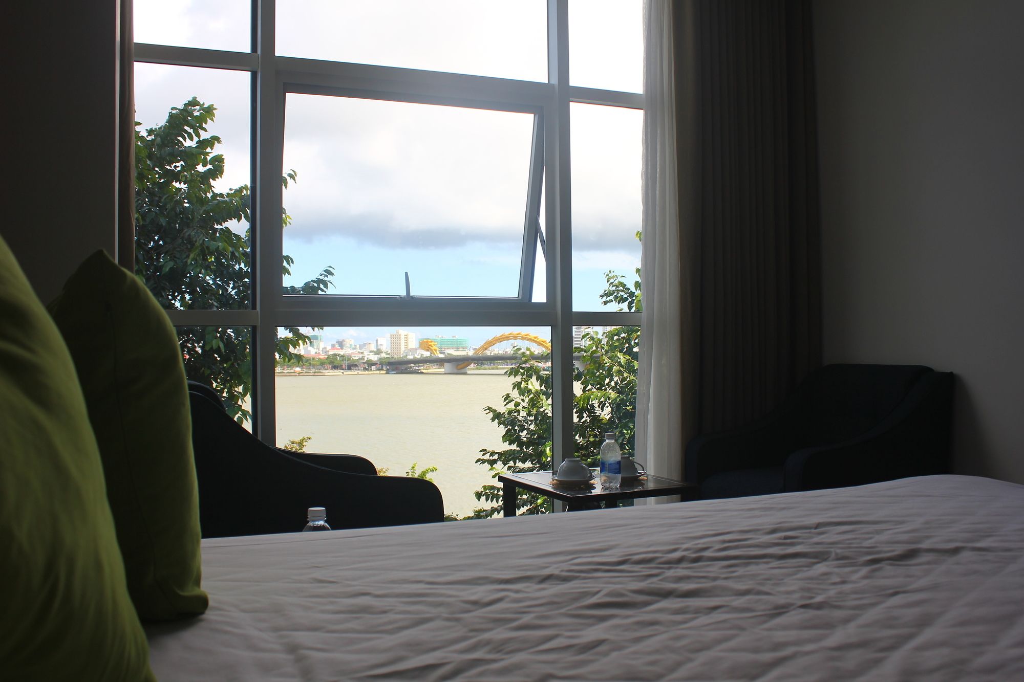 Фото Pariat River Front Hotel