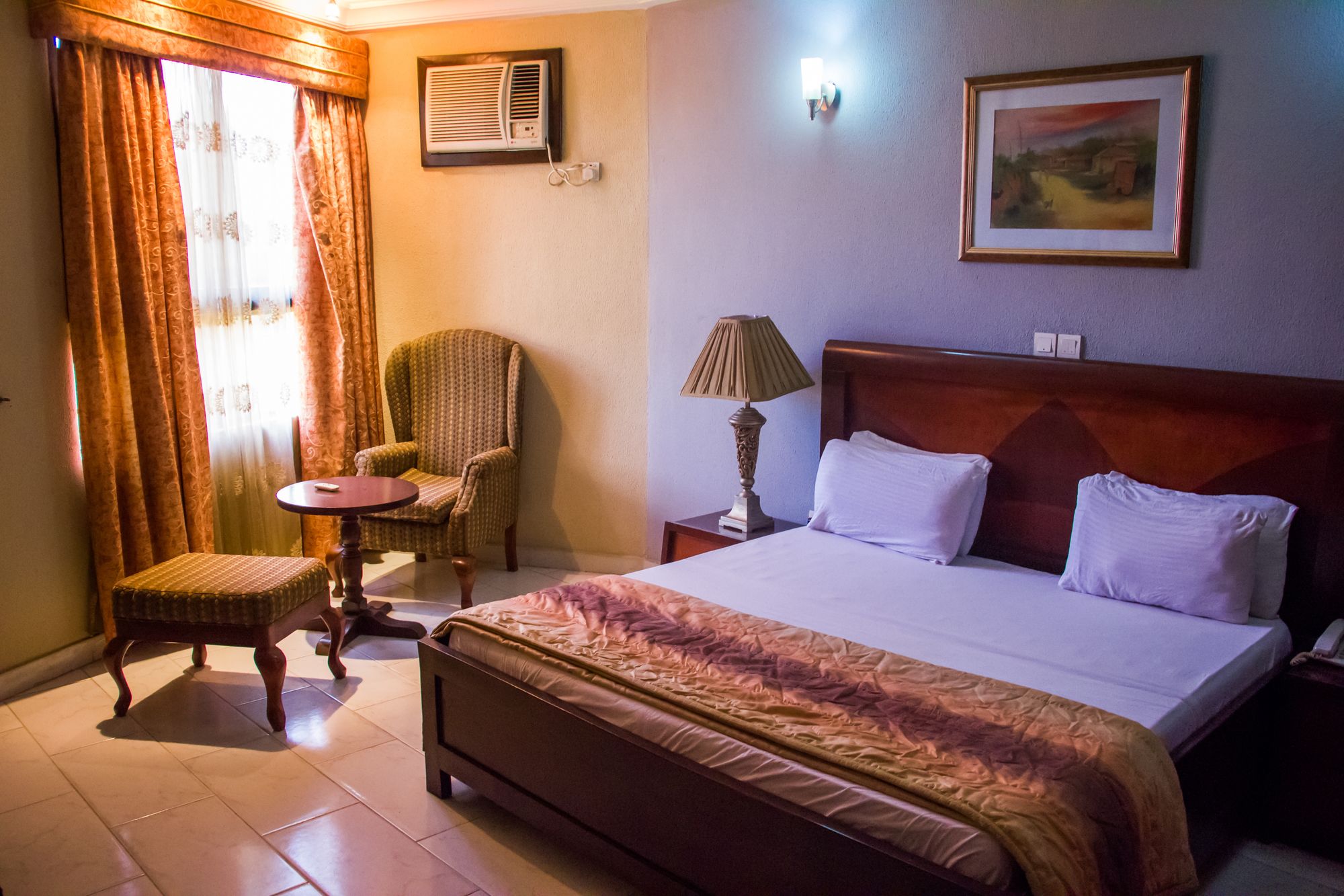 Фото Heritage House Square Hotel