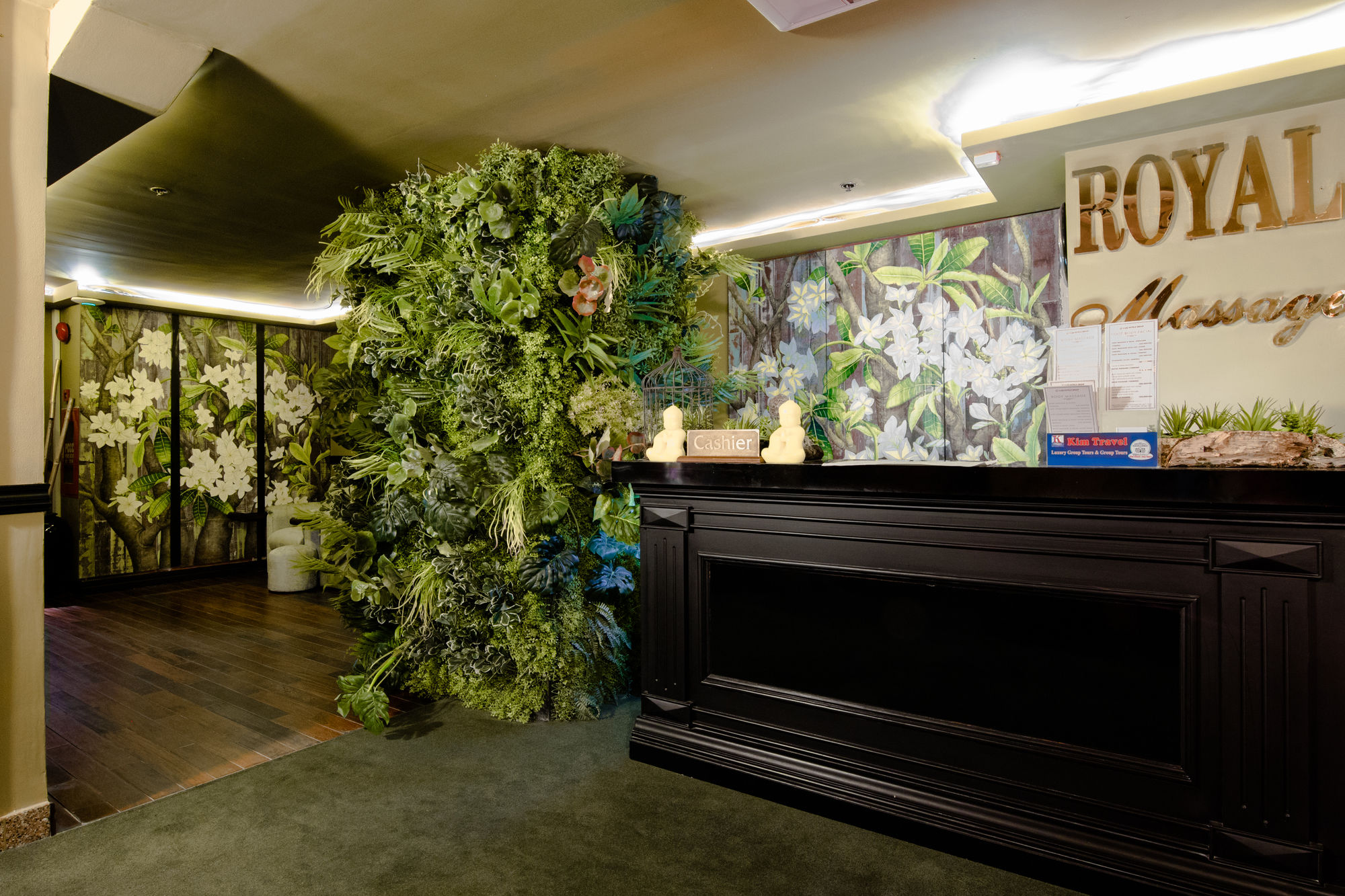 Фото California Saigon Hotel & Rooftop Pool