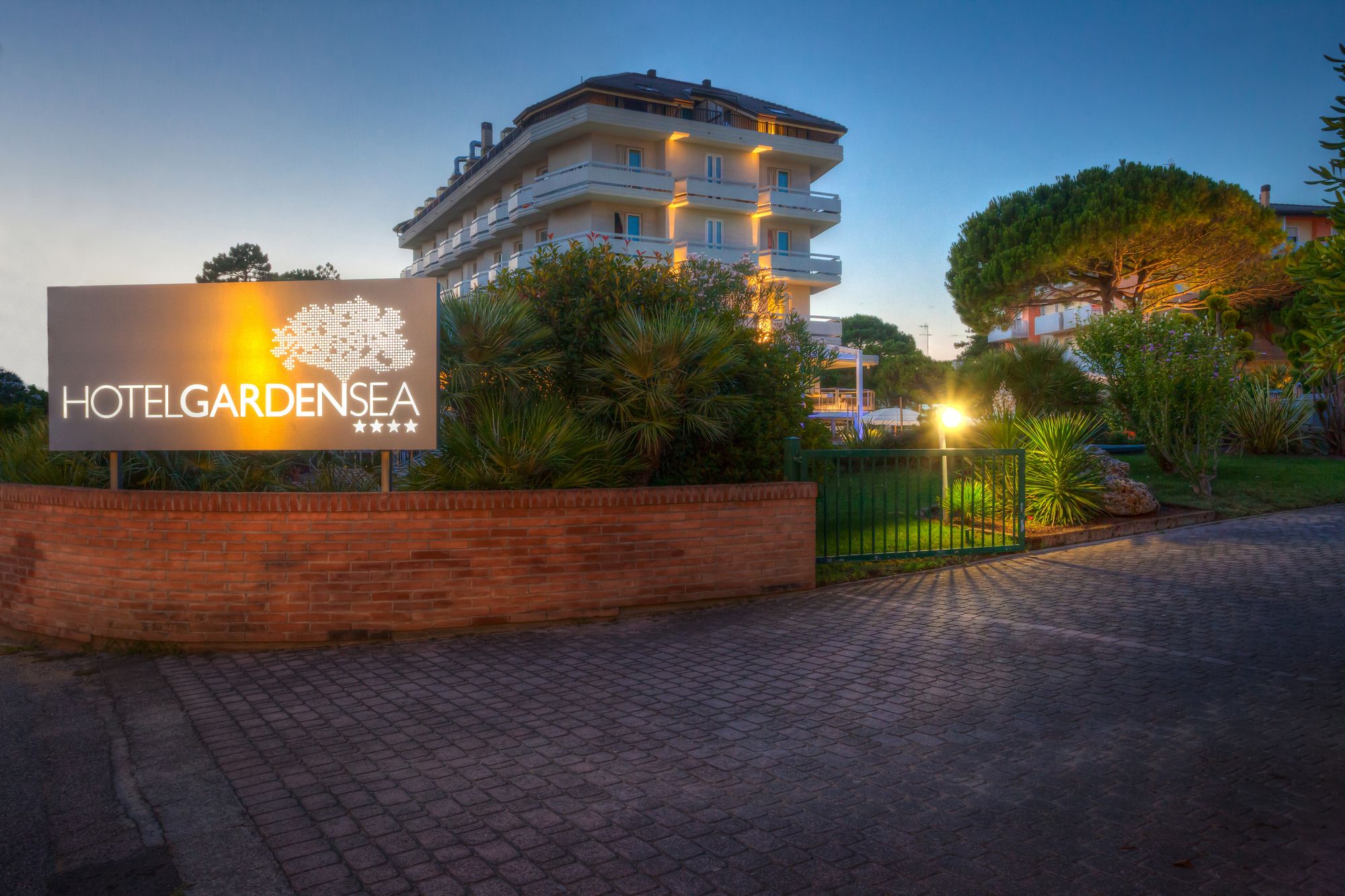 Фото Hotel Garden Sea