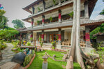 Liyer House