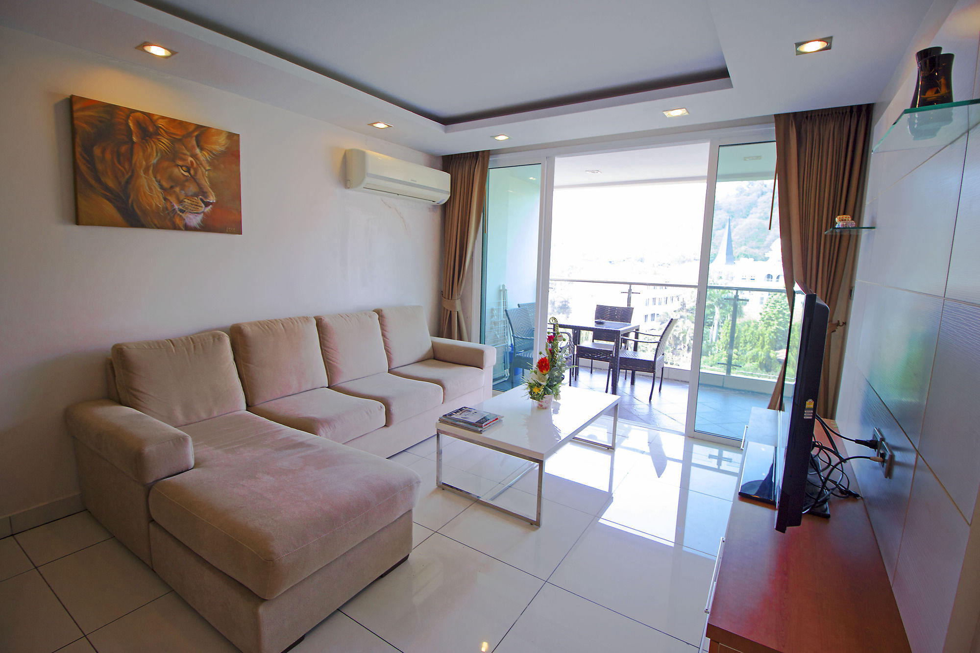 Фото Hyde Park Residence by Pattaya Sunny Rentals