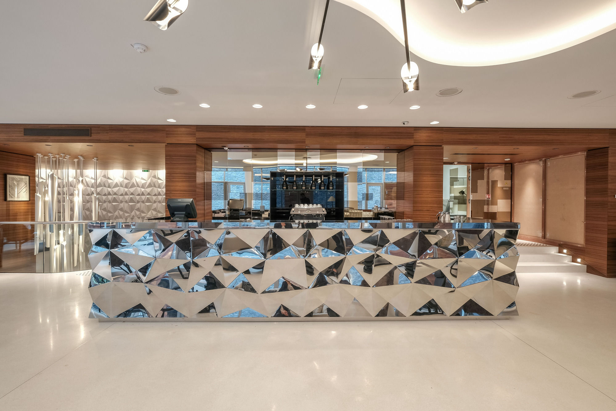 Фото Renaissance Paris Republique Hotel