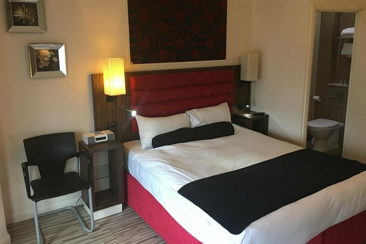 Фото Simply Rooms & Suites