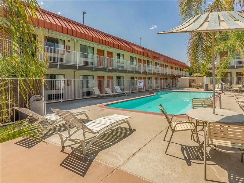 Фото Motel 6 Fresno CA Yosemite Hwy