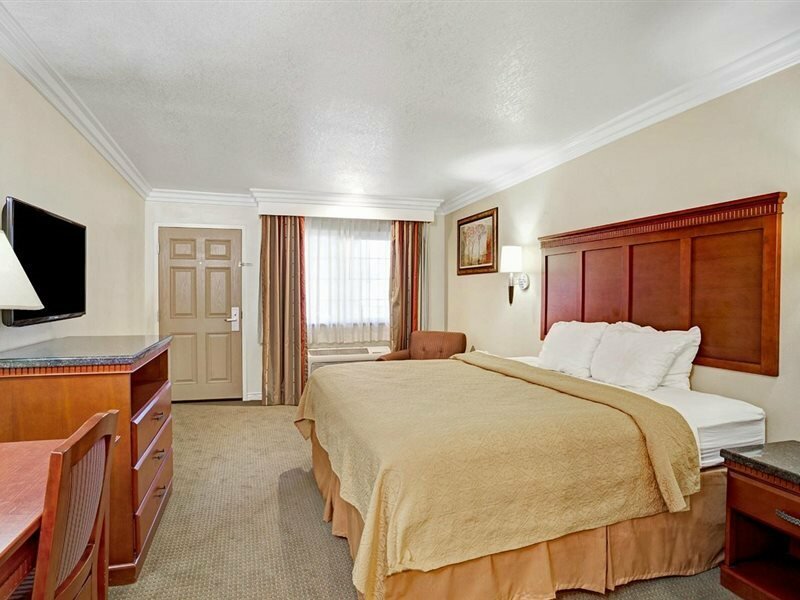 Фото Super 8 by Wyndham Cypress Buena Park Area