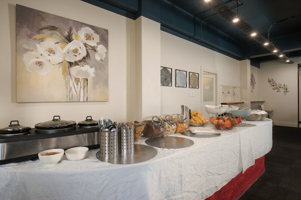 Фото Kiwi International Hotel