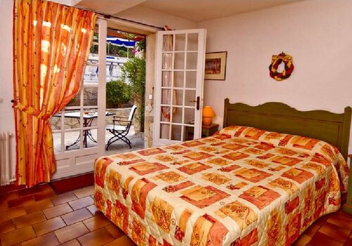 Гостиница Le Jas Neuf в Драгиньяне