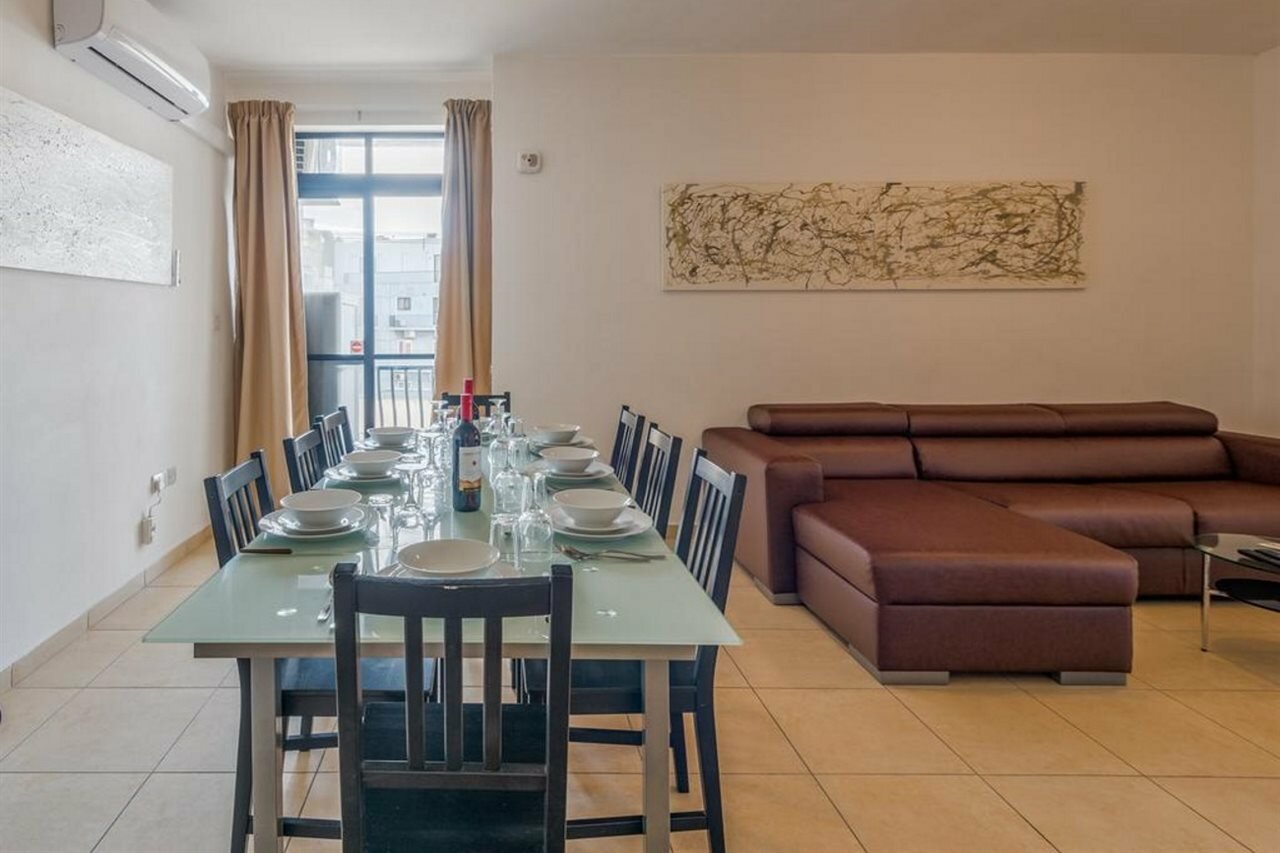 Фото Seashells Self Catering Apartment by Getaways Malta