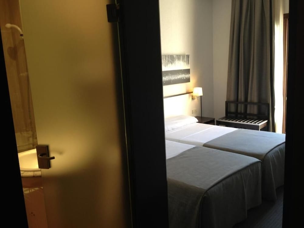 Фото Hotel Macià Plaza