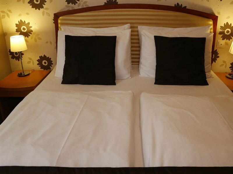 Фото Six Inn Hotel