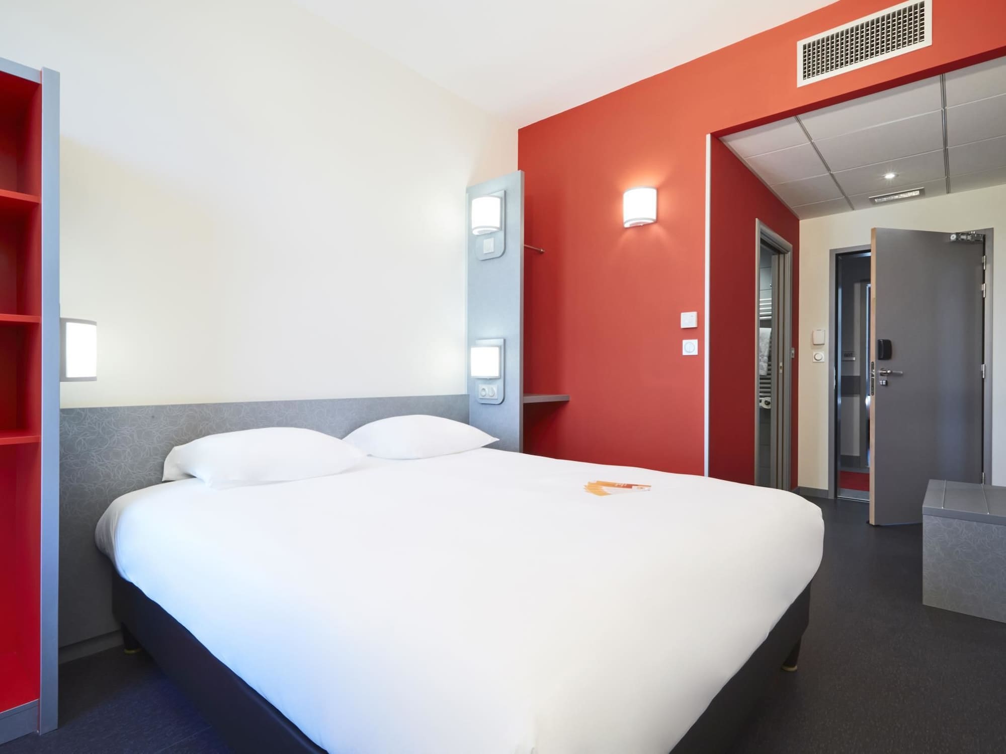 Фото Première Classe Lyon Est - Saint-Priest Eurexpo