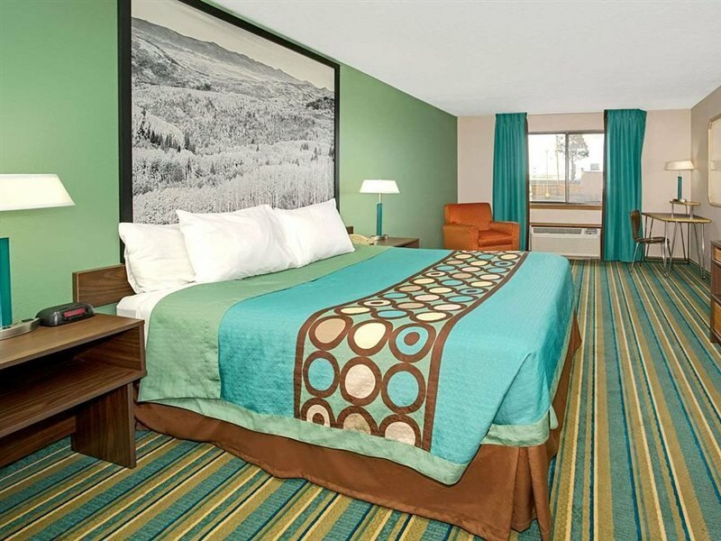 Фото Super 8 by Wyndham Denver Stapleton