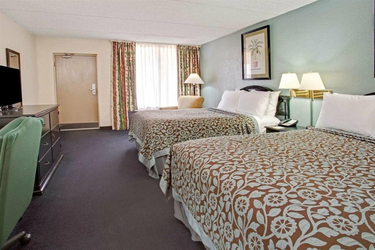 Фото Days Inn by Wyndham Orlando Airport Florida Mall