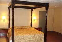 Фото Townhouse Inn & Suites