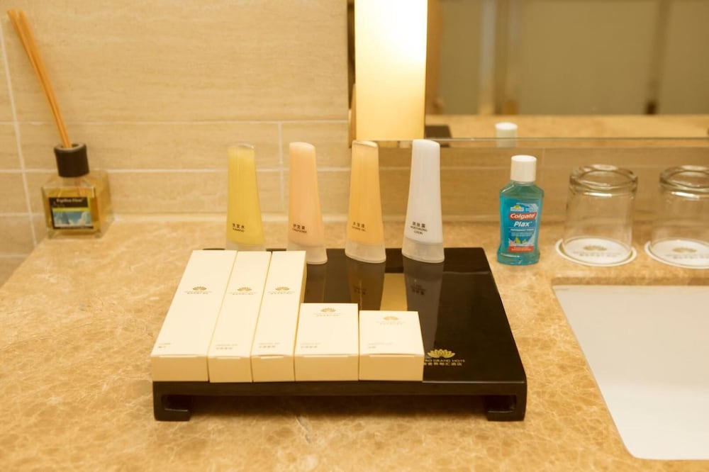 Фото Shenzhen New World Metro Grand Hotel