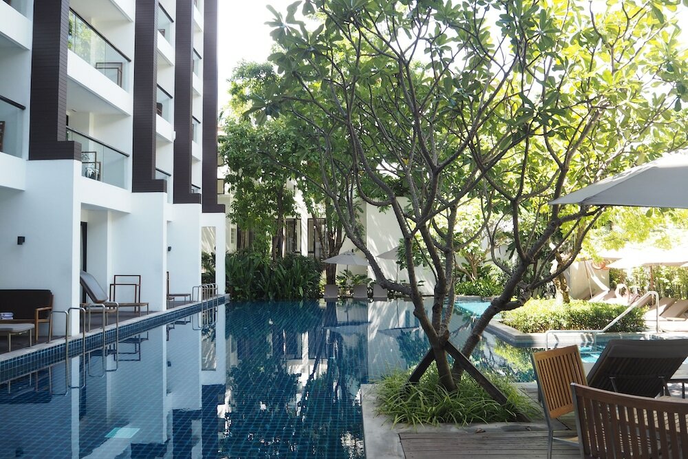Фото Woodlands Suites Serviced Residences