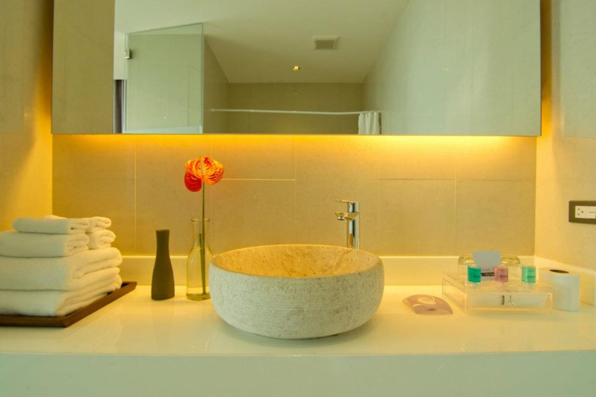 Фото Seven Zea Chic Hotel