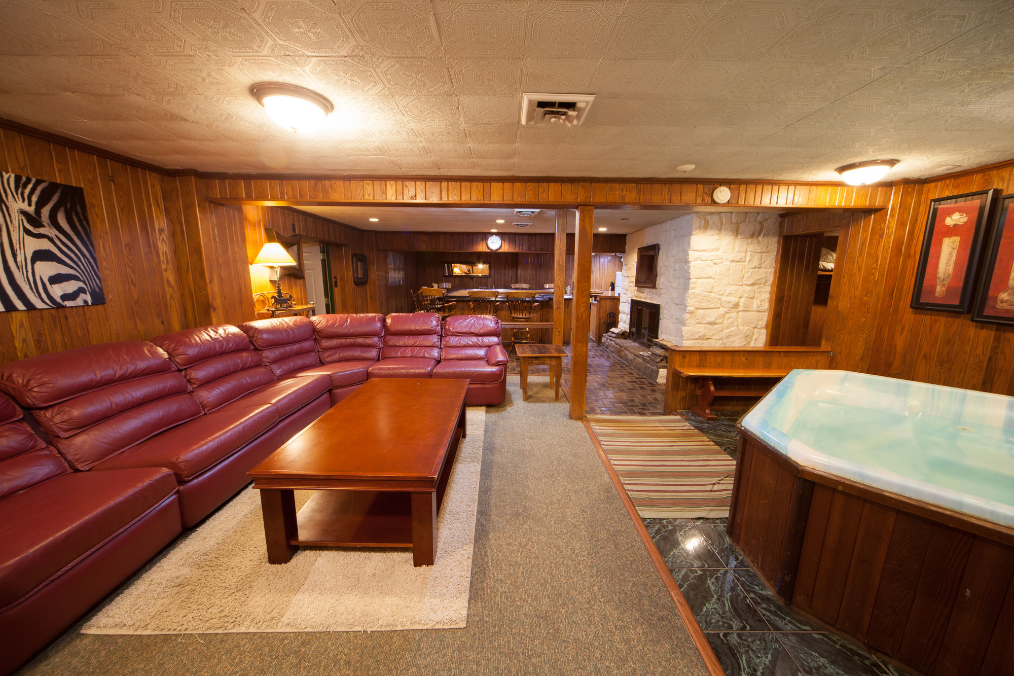 Фото Log Cabin Lodge & Suites