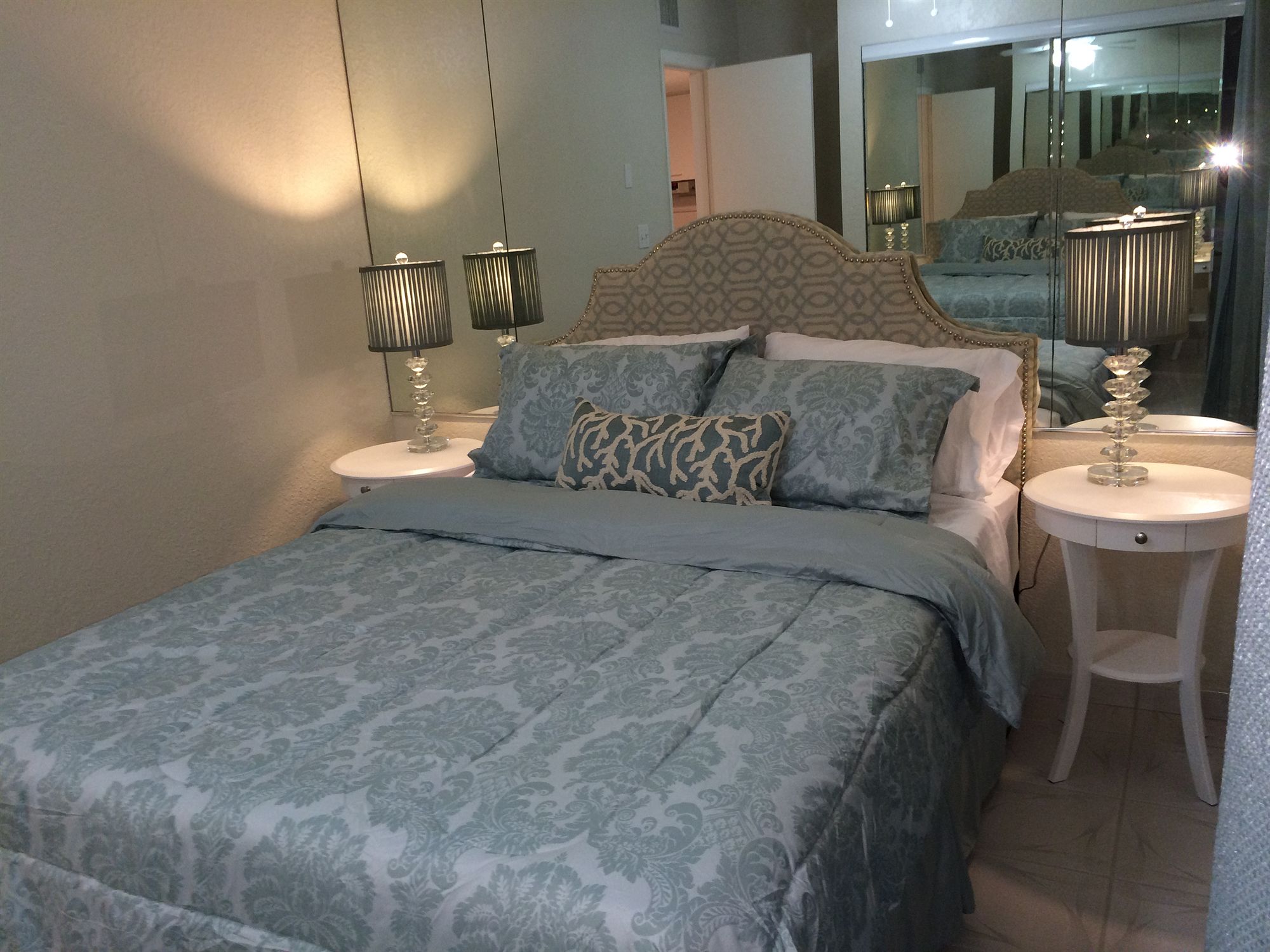 Фото Hollywood by the Sea