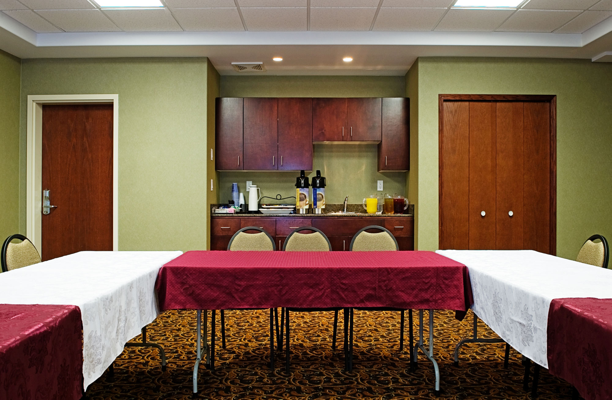 Фото Holiday Inn Express & Suites Drayton Valley
