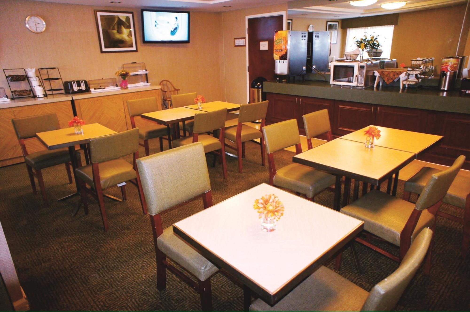 Фото La Quinta Inn & Suites by Wyndham Baltimore N White Marsh