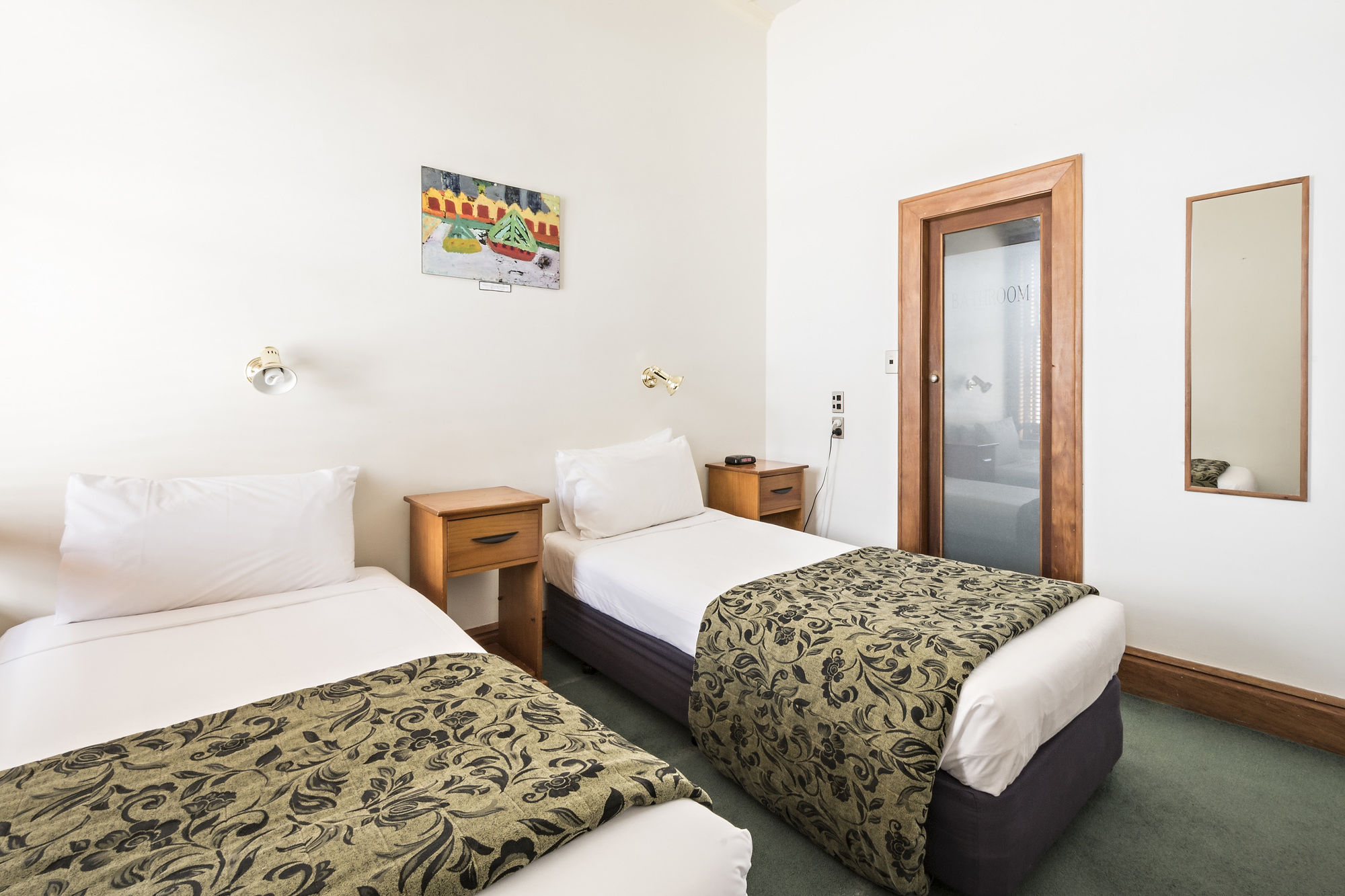 Фото The Cambridge Hotel