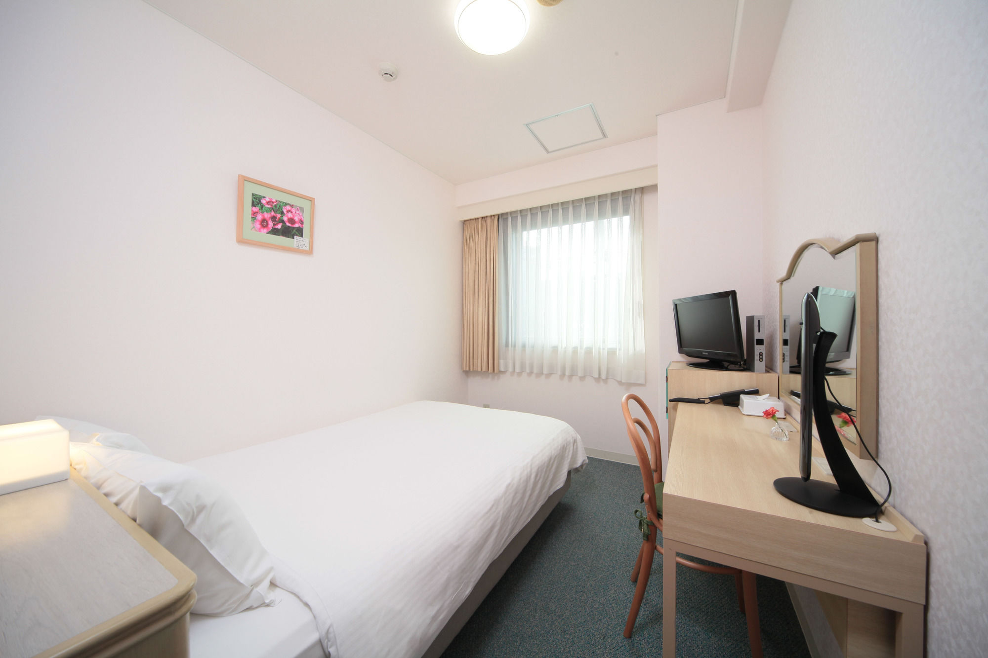 Фото Shin-Osaka Station Hotel Annex	