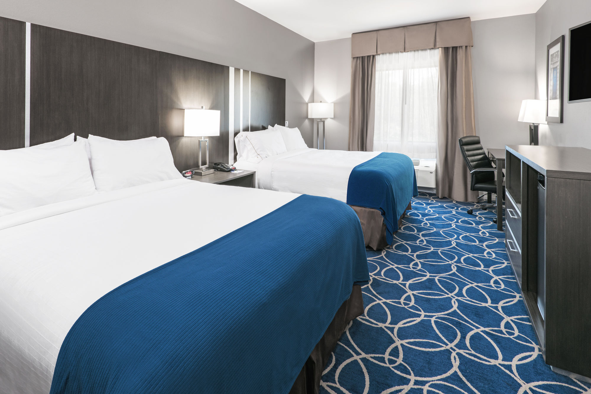 Фото Holiday Inn Express & Suites Houston North - Iah Area, an Ihg Hotel