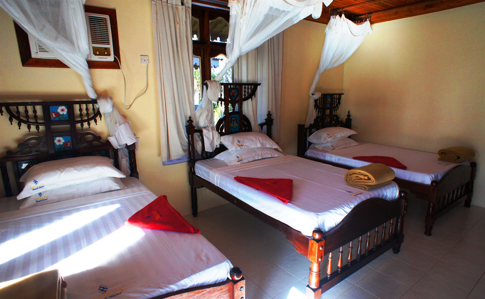 Фото Smiles Beach Hotel