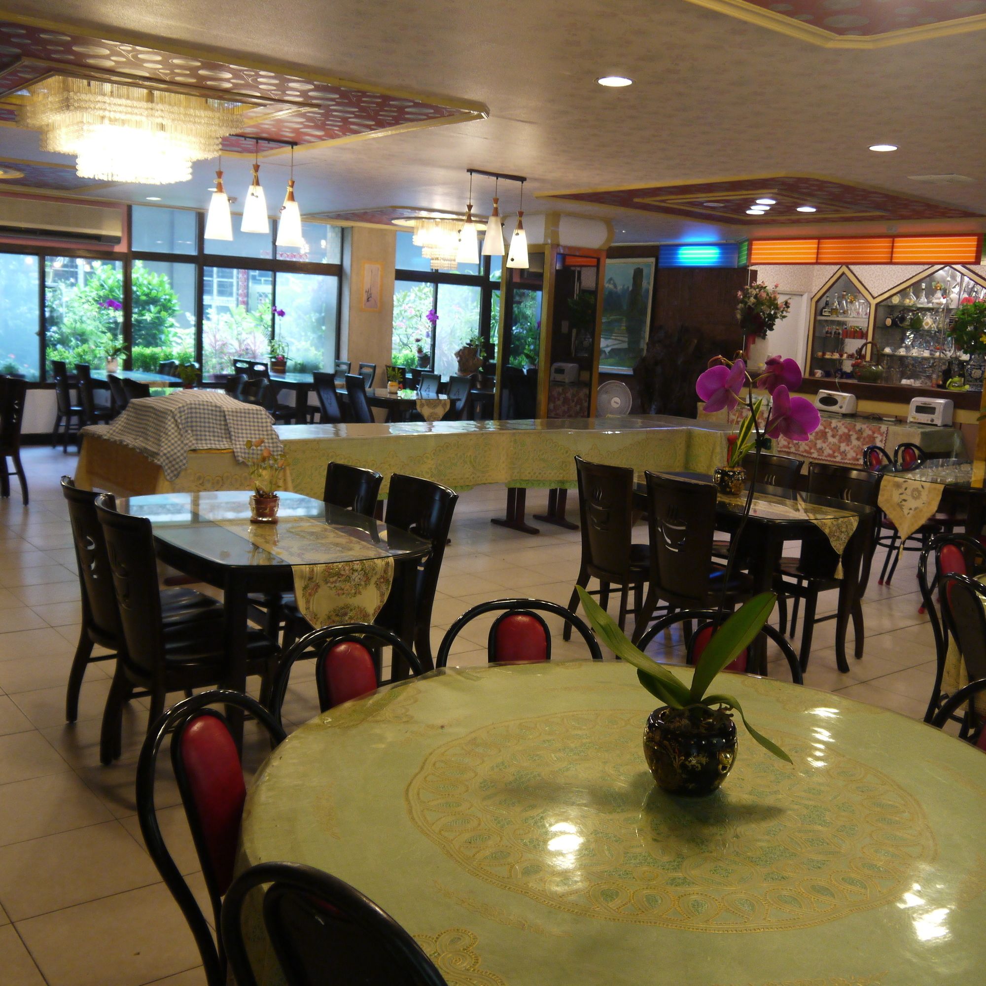 Фото Chiayi Crown Hotel