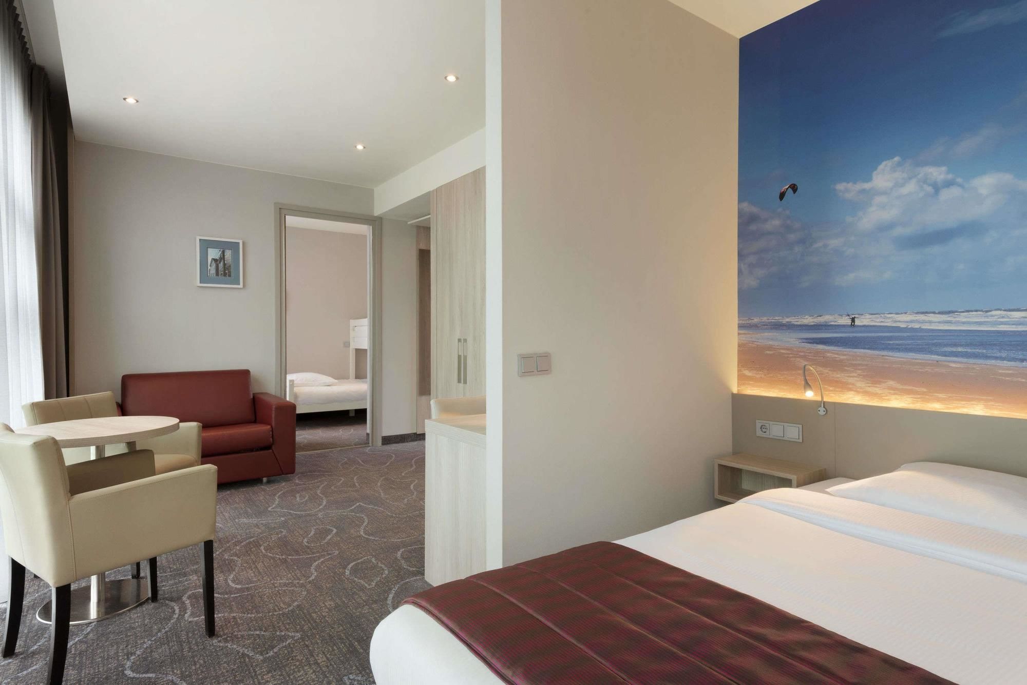 Фото Ramada by Wyndham The Hague Scheveningen