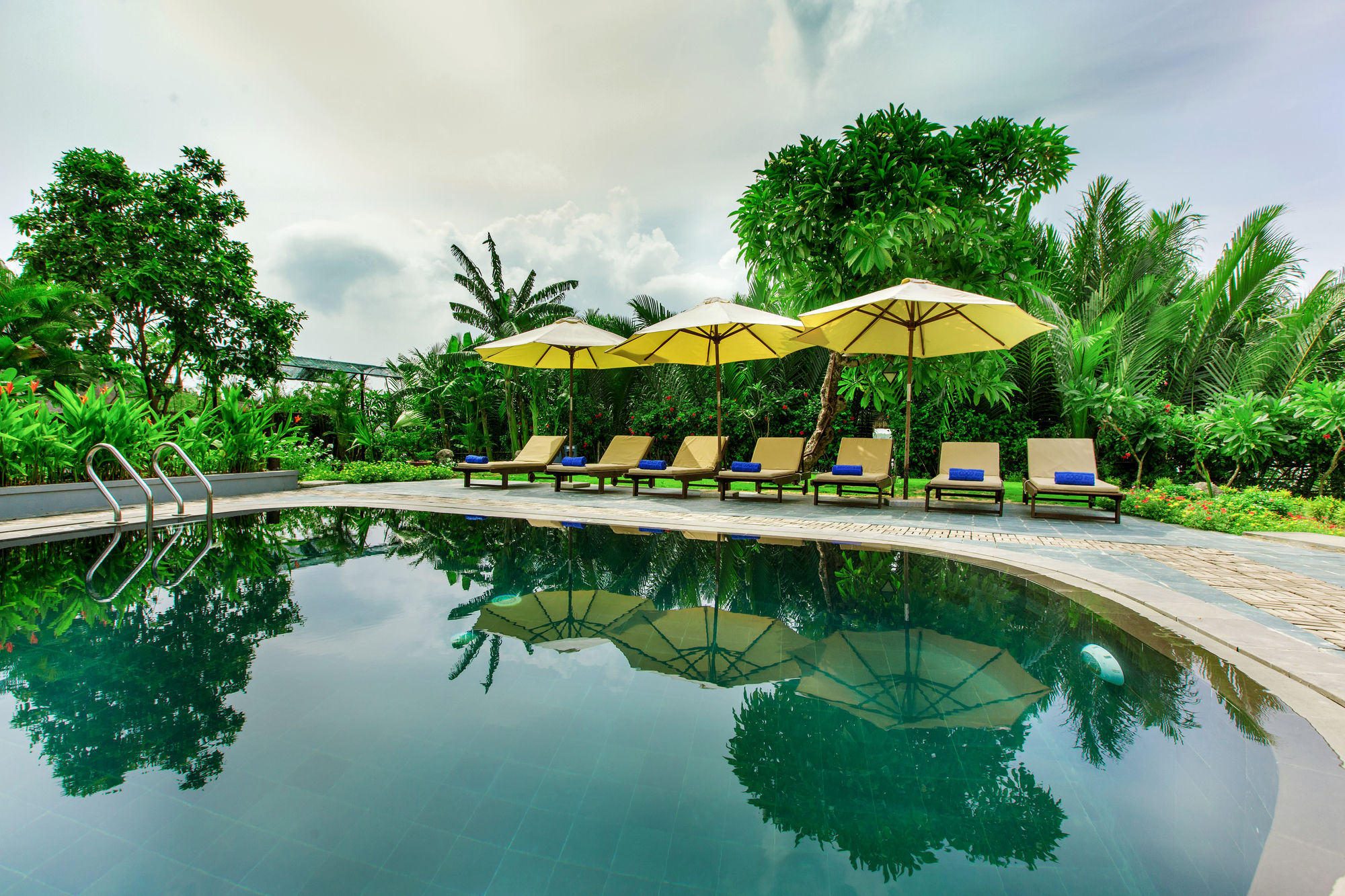 Фото Hoi An Coco River Resort & SPA