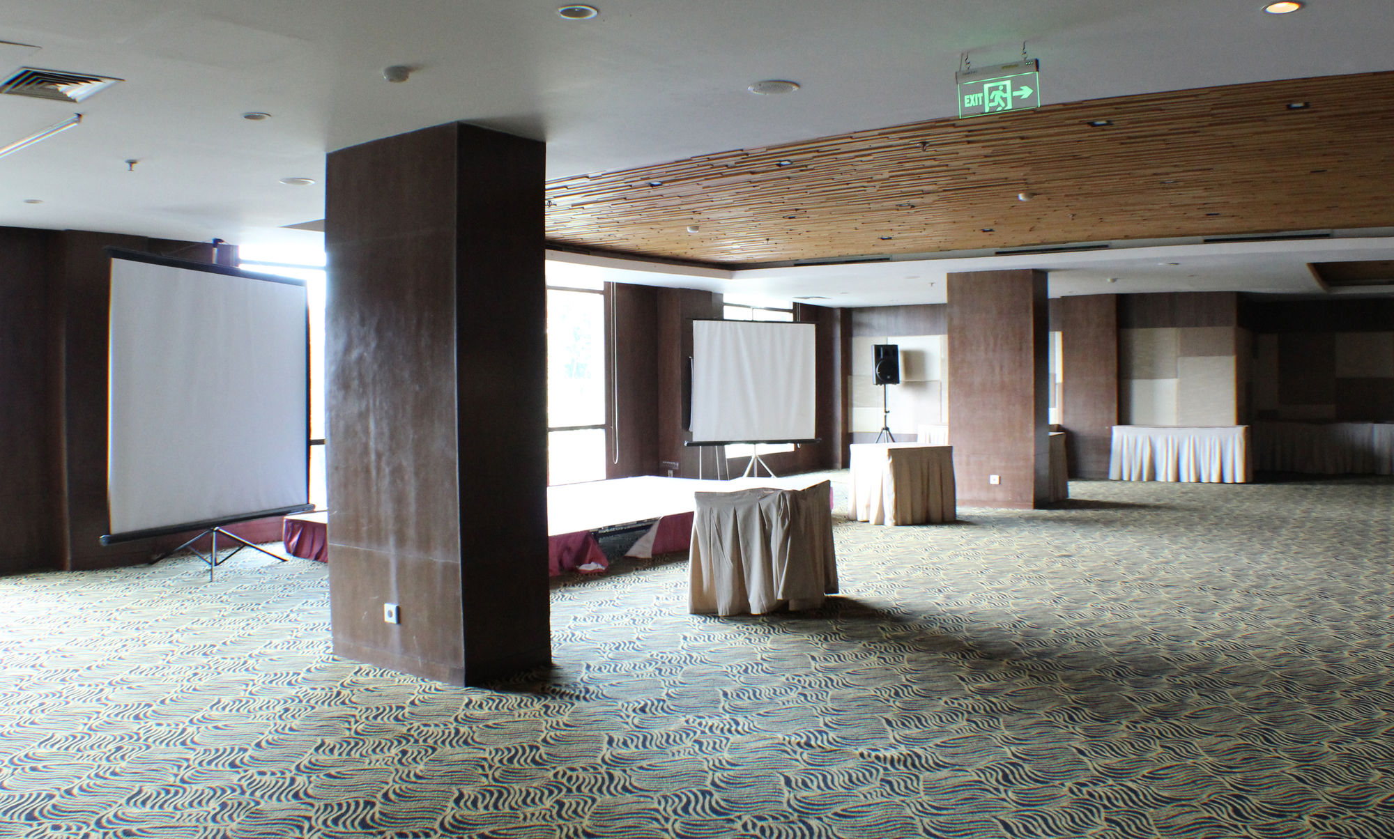 Фото Hotel Santika Pandegiling Surabaya