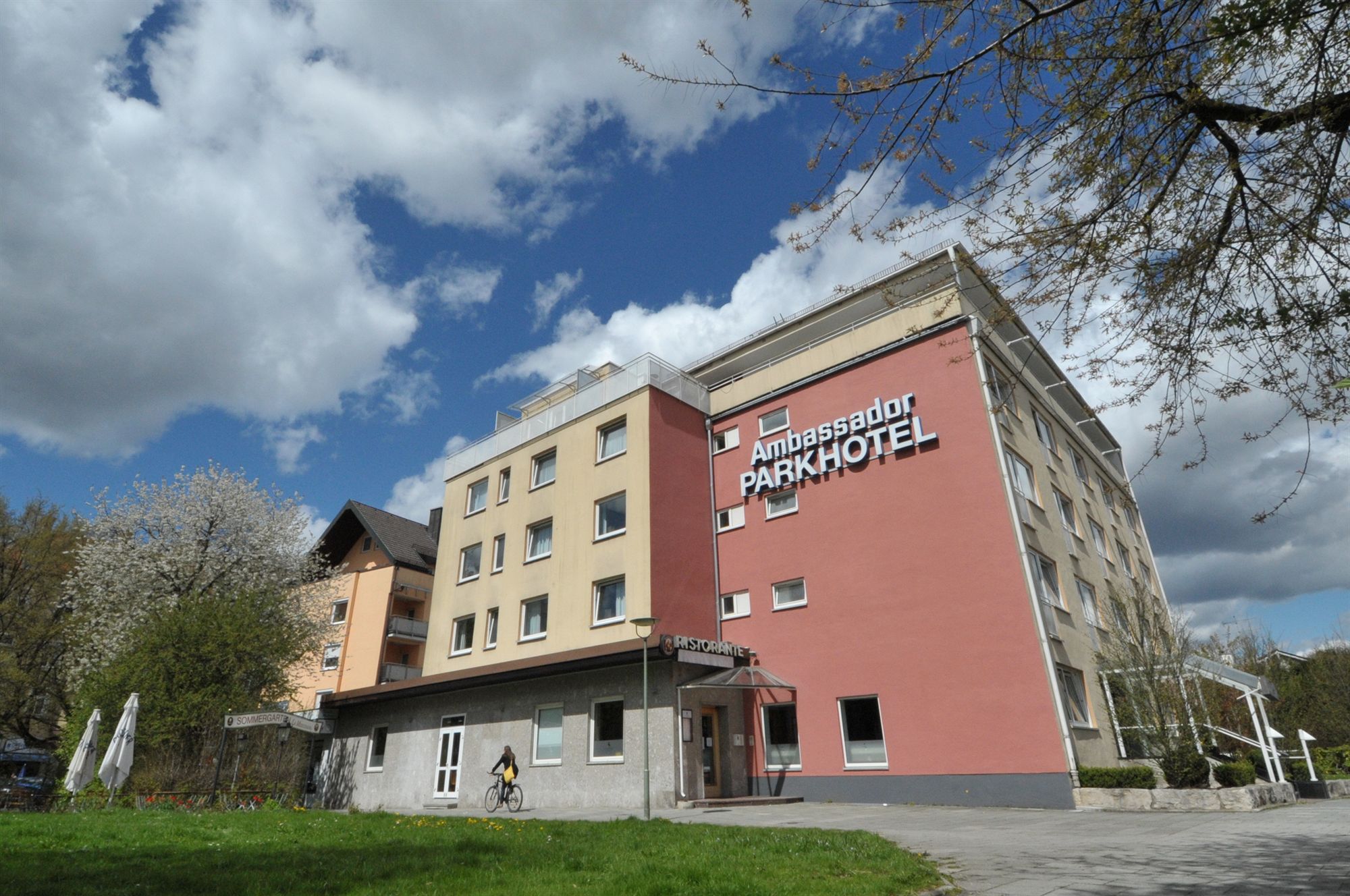 Фото отеля 1