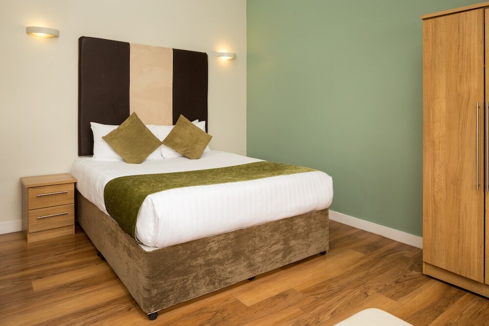 Фото Roomzzz Leeds City West