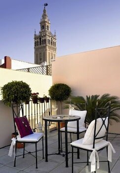 Фото Life Apartments Giralda Suites