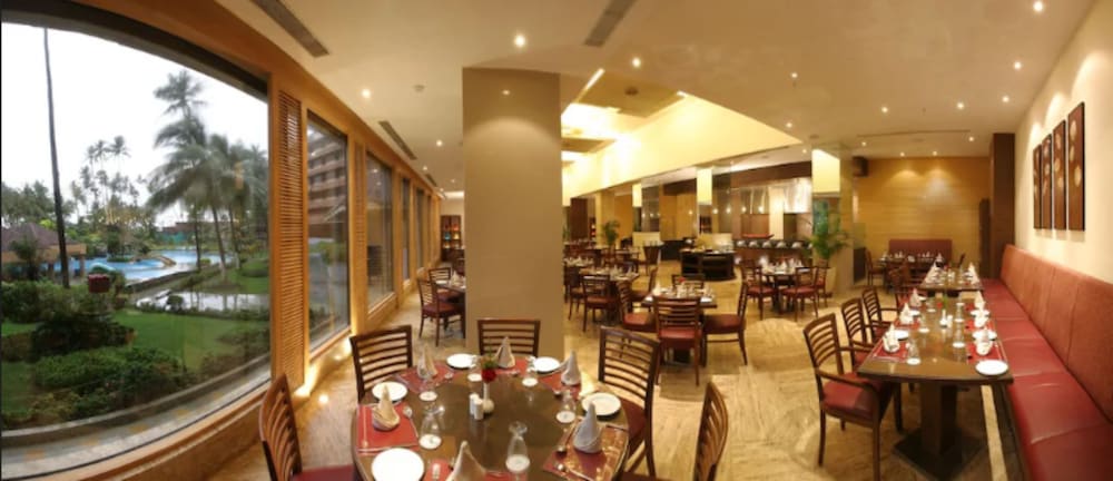 Фото The Retreat Hotel & Convention Centre