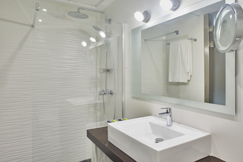 Фото Hotel Silken Puerta de Valencia