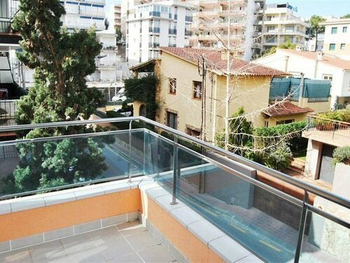 Гостиница Eton Apartments в Льорет-де-Маре