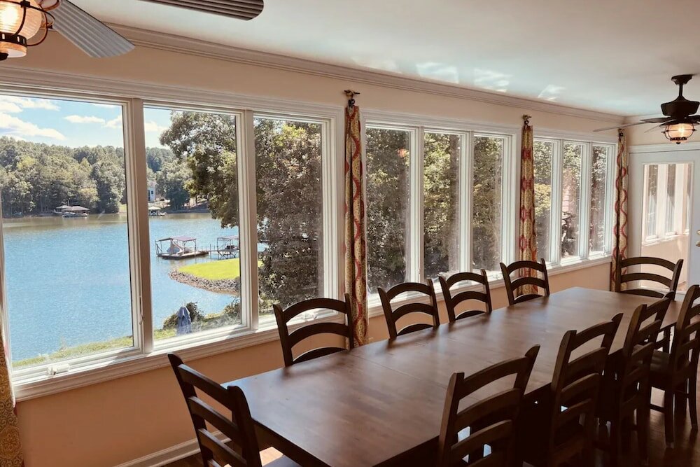 Фото Lake Living by Avantstay Sleeps 22 + Dock, Pool