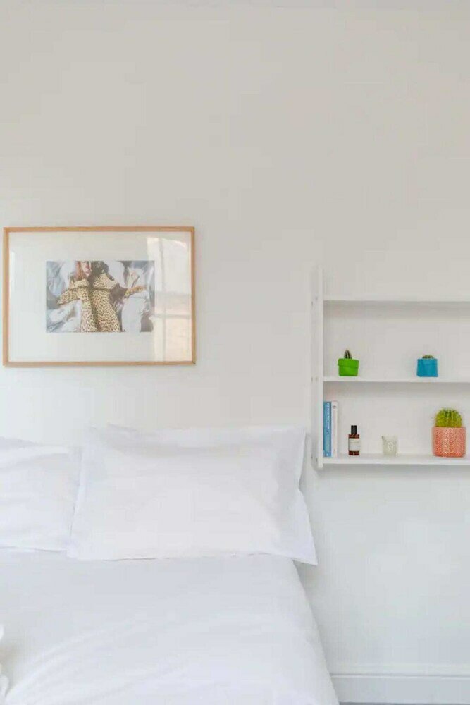 Фото Beautifully Designed 2bd House - by Queen's Park!
