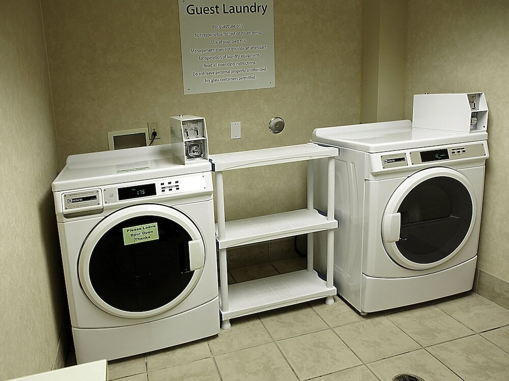 Фото Holiday Inn and Suites Winnipeg Downtown