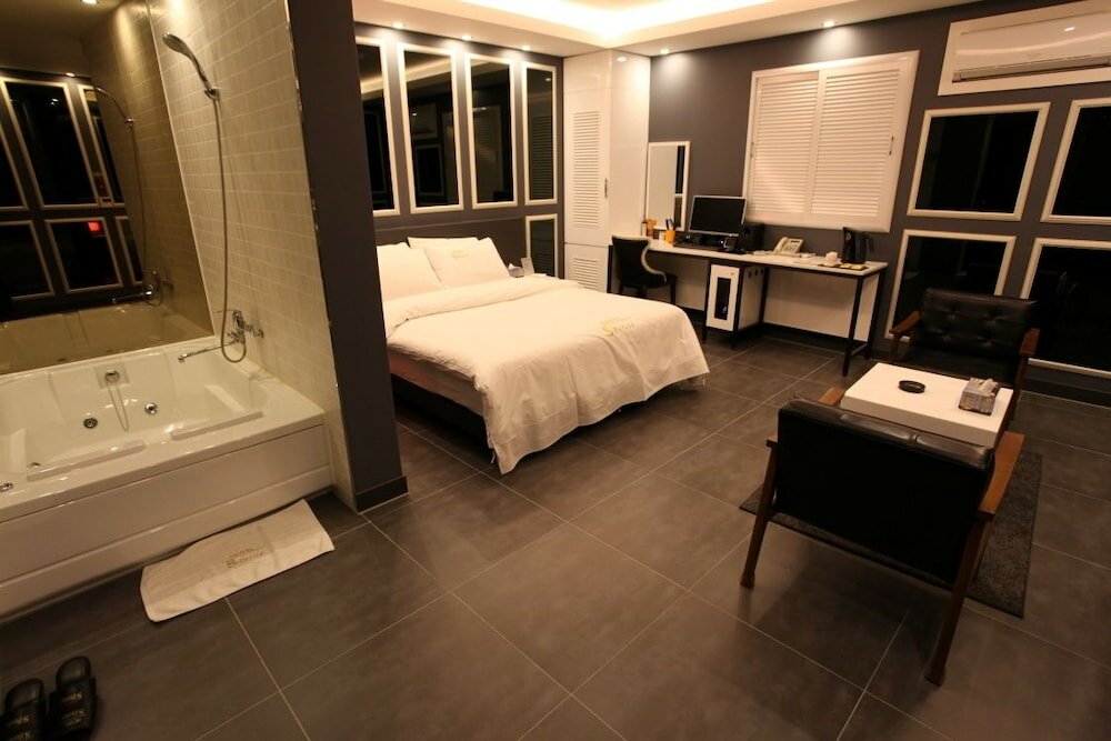 Фото S-Petite Hotel